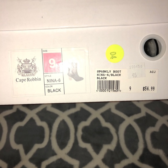 ❌ SOLD ❌ NEW Black glittery boots! - Picture 4 of 4